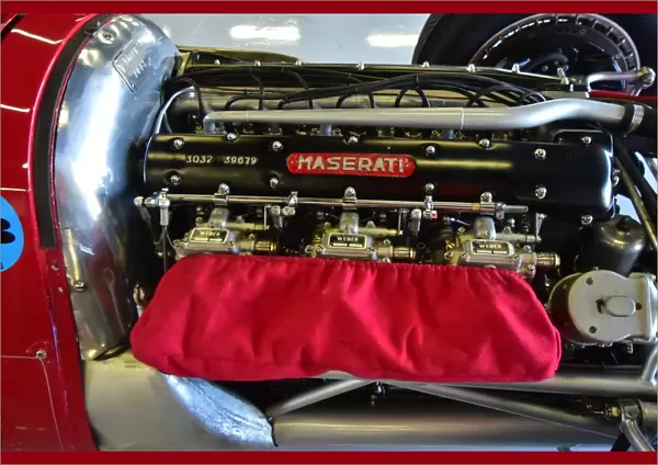 CM3 8294 Maserati, 6 cylinder, triple webers