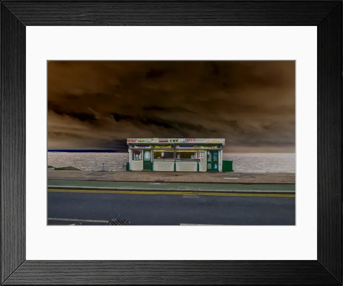 Framed Print : CM5 8441 Cafe, Southend-on-Sea Framed Print : CM5 8441 Cafe, Southend-on-Sea