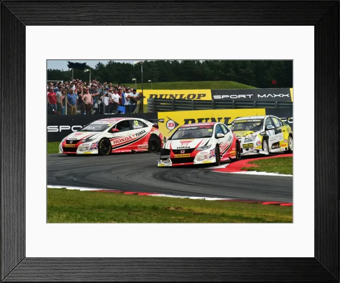 Framed Print : CM9 8019 Matt Neal, Gordon Shedden, Honda Civic Type R Framed Print : CM9 8019 Matt Neal, Gordon Shedden, Honda Civic Type R
