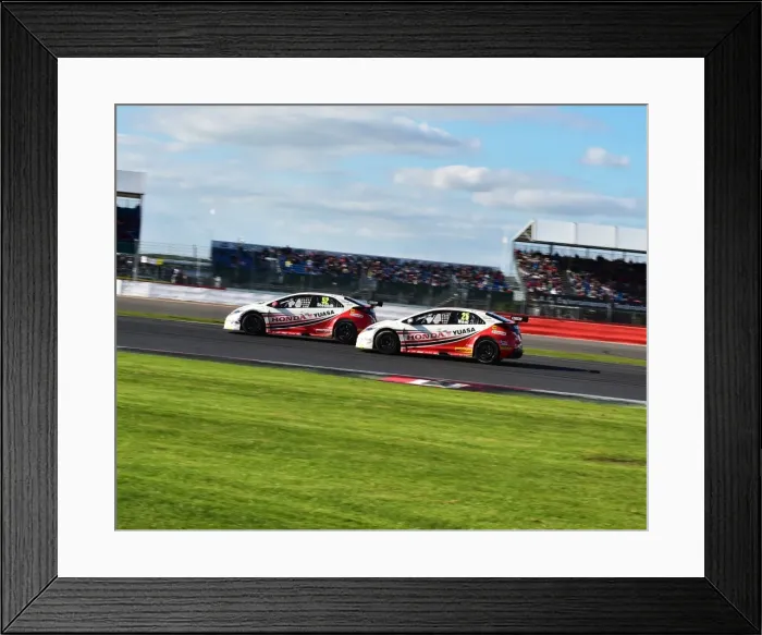 Framed Print : CM11 0242 Gordon Shedden, Honda Civic Type R, Matt Neal, Honda Civic Type R Framed Print : CM11 0242 Gordon Shedden, Honda Civic Type R, Matt Neal, Honda Civic Type R