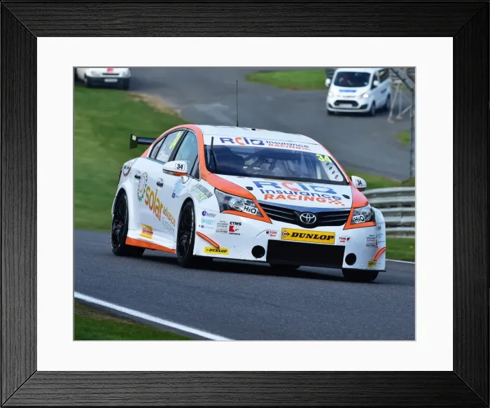 Framed Print : CM11 2322 Tony Gilham, Toyota Avensis Framed Print : CM11 2322 Tony Gilham, Toyota Avensis