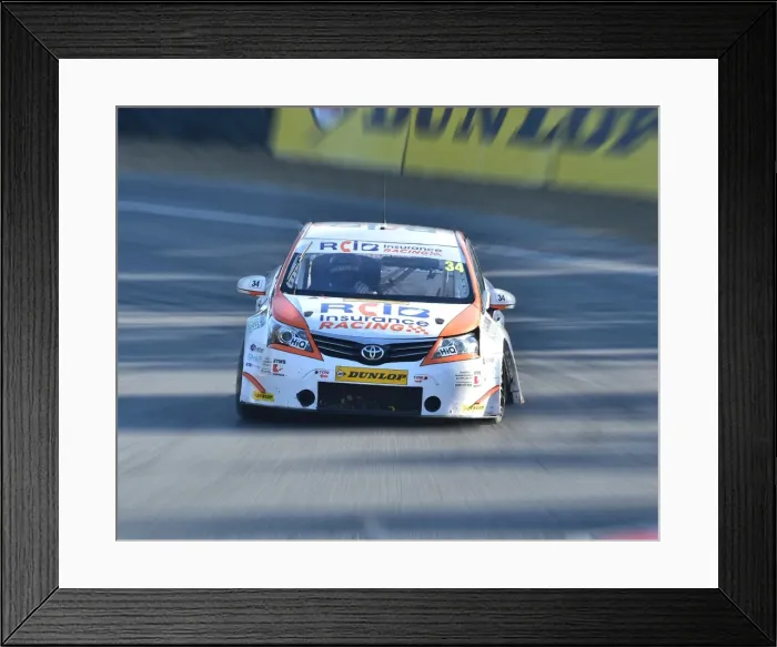 Framed Print : CM11 2828 Tony Gilham, Toyota Avensis Framed Print : CM11 2828 Tony Gilham, Toyota Avensis
