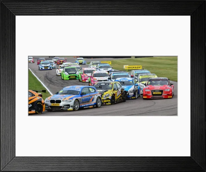 Framed Print : CM15 9558 Close racing Framed Print : CM15 9558 Close racing