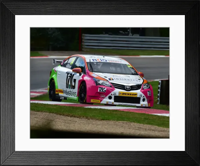 Framed Print : CM16 7731 Tony Gilham, Toyota Avensis Framed Print : CM16 7731 Tony Gilham, Toyota Avensis