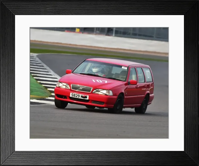 Framed Print : CM17 7136 James Hubbard, Volvo V70 Estate Framed Print : CM17 7136 James Hubbard, Volvo V70 Estate