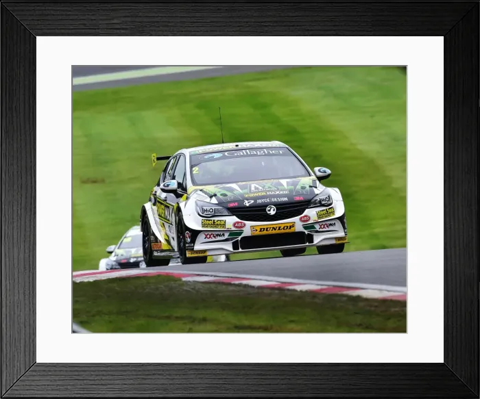 Framed Print : CM21 5148 Tom Chilton, Vauxhall Astra Framed Print : CM21 5148 Tom Chilton, Vauxhall Astra