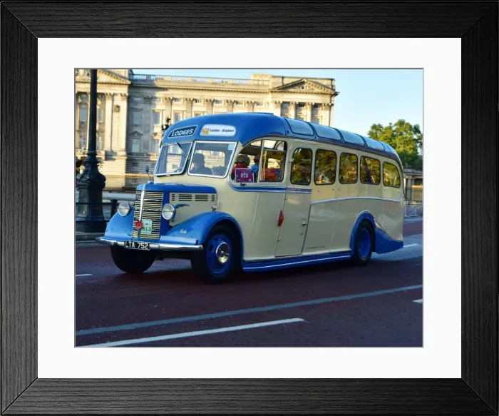 Framed Print : CM21 7784 Lodges coach, Chris Evans Framed Print : CM21 7784 Lodges coach, Chris Evans