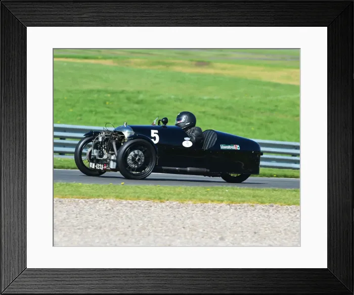 Framed Print : CM23 3491 Sue Darbyshire, Ewan Cameron, Morgan Super Aero Framed Print : CM23 3491 Sue Darbyshire, Ewan Cameron, Morgan Super Aero