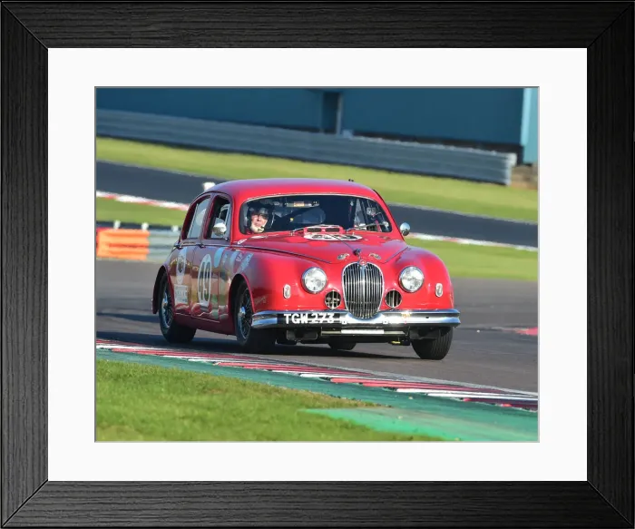 Framed Print : CM23 3163 Diane Osbourne, Stephen Radcliffe, Jaguar Mk1 Framed Print : CM23 3163 Diane Osbourne, Stephen Radcliffe, Jaguar Mk1