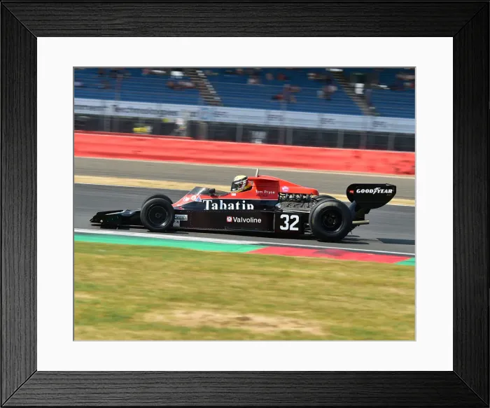 Framed Print : CM24 9654 Philip Hall, Shadow DN5 Framed Print : CM24 9654 Philip Hall, Shadow DN5