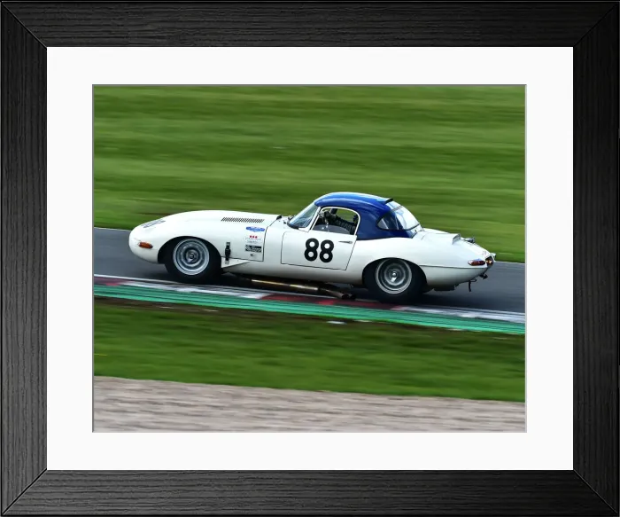 Framed Print : CM27 6399 Richard Kent, Gary Pearson, Jaguar E-Type Framed Print : CM27 6399 Richard Kent, Gary Pearson, Jaguar E-Type