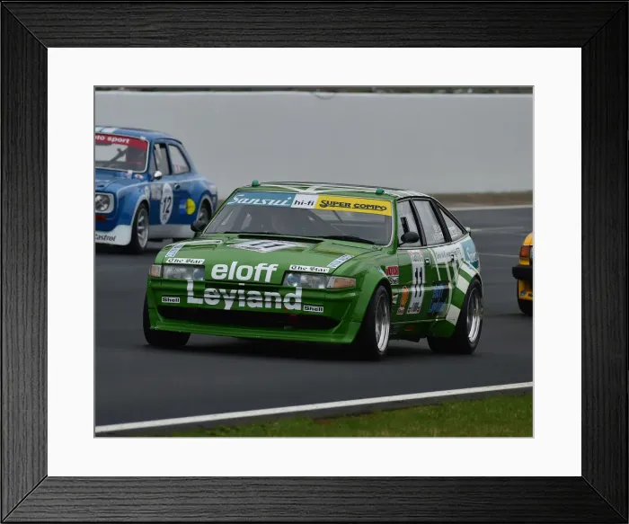 Framed Print : CM29 2560 Frederic Wakeman, Patrick Blakeney-Edwards, Rover SD1
