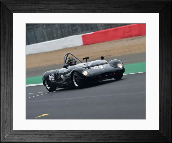 Framed Print : CM29 2110 Greg Thornton, Chevron B8