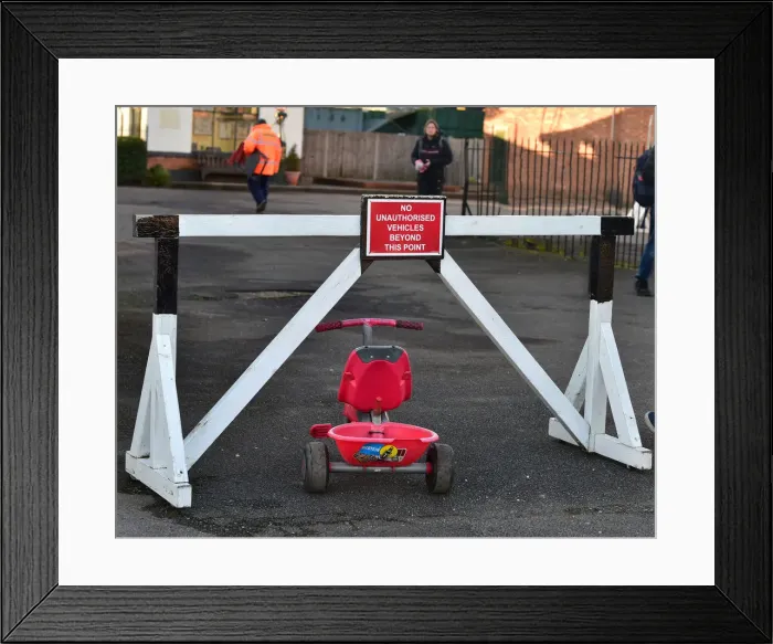 Framed Print : CM30 1046 Obeying the sign Framed Print : CM30 1046 Obeying the sign