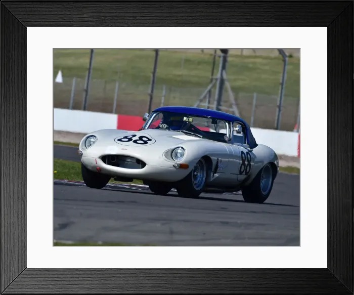 Framed Print : CM31 0041 Richard Kent, Chris Ward, Jaguar E-Type Framed Print : CM31 0041 Richard Kent, Chris Ward, Jaguar E-Type