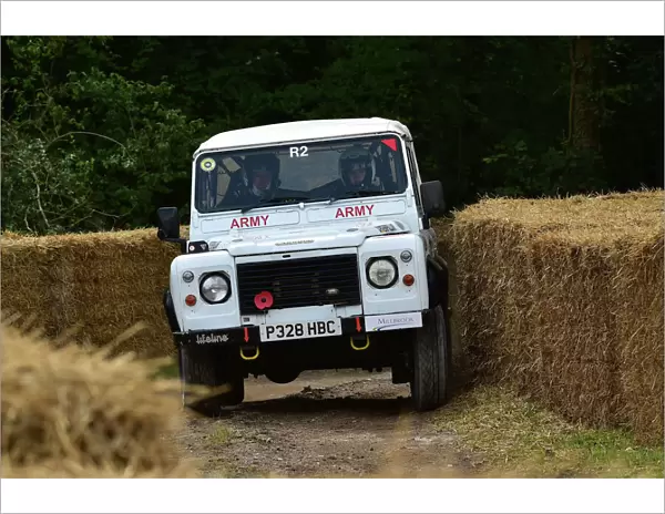 CM33 5571 Armed Forces Rally Team, Land Rover Defender Wolf XD, R2
