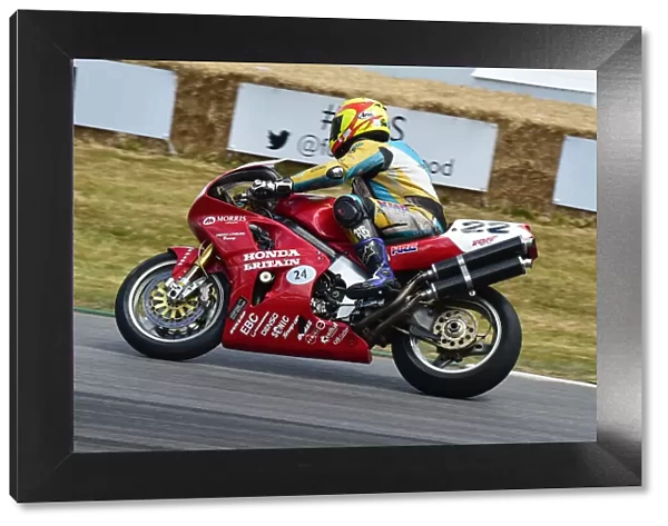 CM33 6439 Ian Simpson, Honda RC45