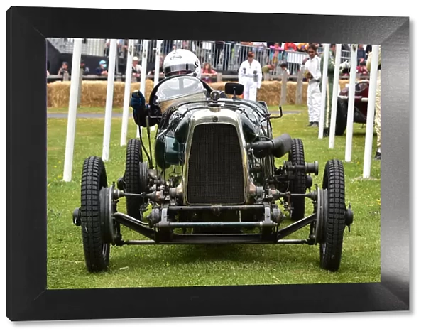 CM33 5393 Robert Murray, Aston Martin Grand Prix 11hp, Green Pea
