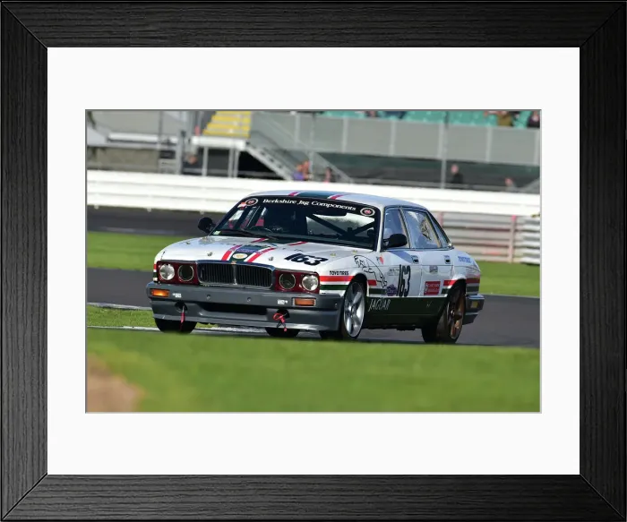 Framed Print : CM34 2279 Andrew Maynard, Colin Porter, Jaguar XJ40 Framed Print : CM34 2279 Andrew Maynard, Colin Porter, Jaguar XJ40