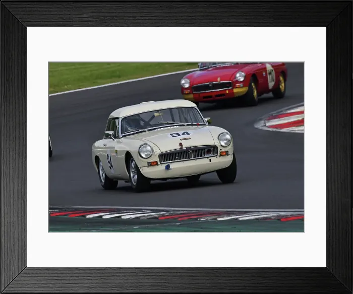 Framed Print : CJ11 2976 Richard Wilson, Anna Wilson, MG B Roadster Framed Print : CJ11 2976 Richard Wilson, Anna Wilson, MG B Roadster
