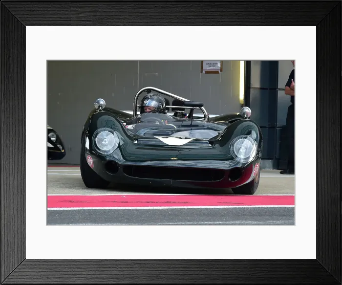 Framed Print : CM33 7637 Steve Seaman, Lola T70 Mk2 Spyder