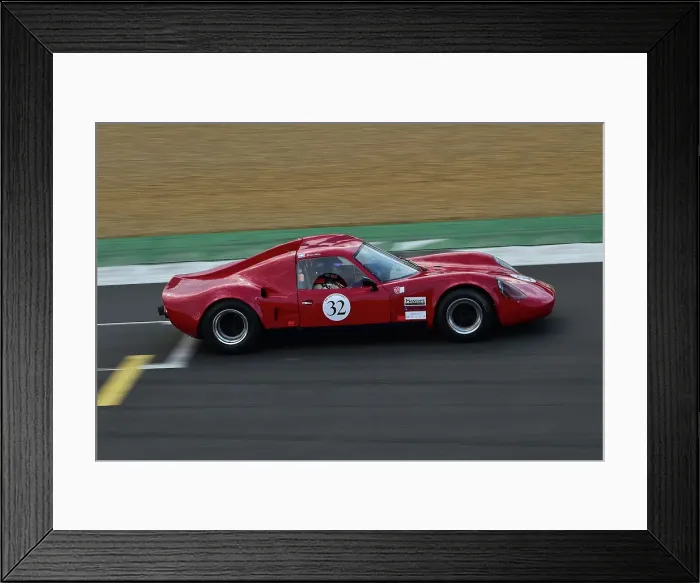 Framed Print : CM33 7673 Charles Allison, Peter Thompson, Chevron B8