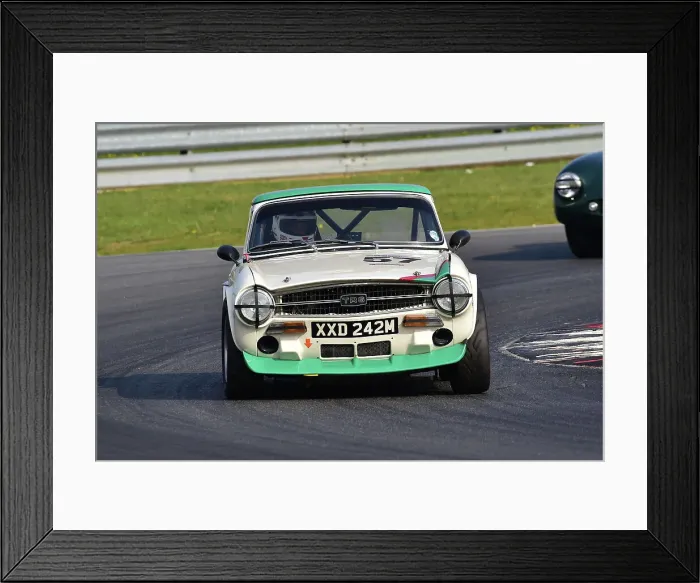 Framed Print : CM33 0771 Alan Charlton, Triumph TR6 Framed Print : CM33 0771 Alan Charlton, Triumph TR6