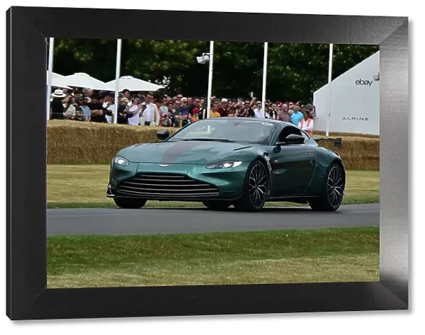 CM34 8682 Aston Martin Vantage F1 Edition