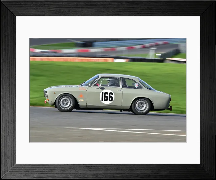 Framed Print : CM35 2946 Ben Brain, Jez Thomas, Alfa Romeo 1750 GTV Framed Print : CM35 2946 Ben Brain, Jez Thomas, Alfa Romeo 1750 GTV