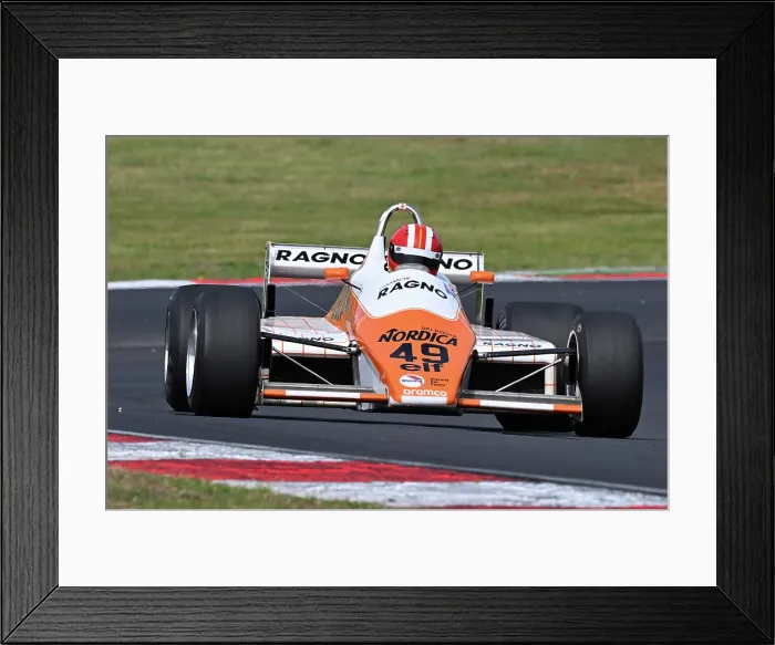 Framed Print : CZ2_7982 Nick Pink, Arrows A5.jpg Framed Print : CZ2_7982 Nick Pink, Arrows A5.jpg