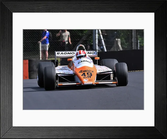 Framed Print : CZ2_8802 Nick Pink, Arrows A5.jpg Framed Print : CZ2_8802 Nick Pink, Arrows A5.jpg