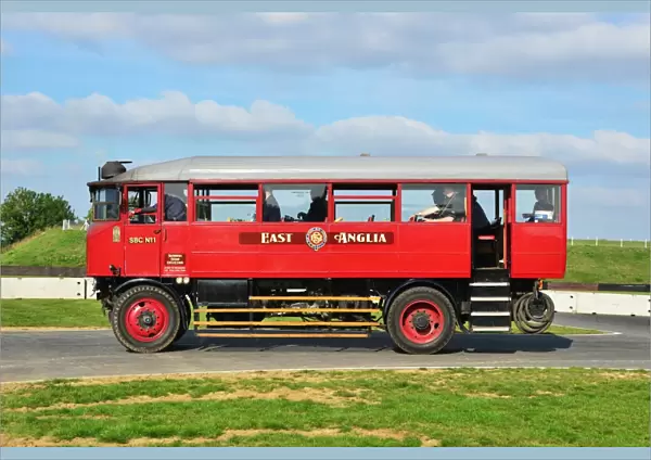 CJ5 0321 Vintage Steam Bus