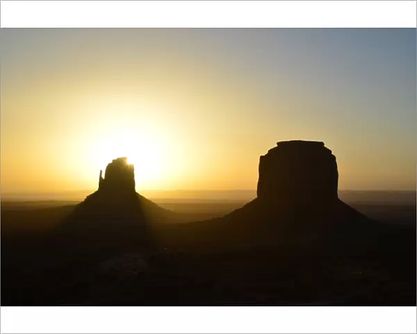 CJ3 3545 Monument Valley sunrise