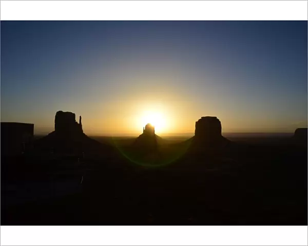 CJ3 3552 Monument Valley sunrise