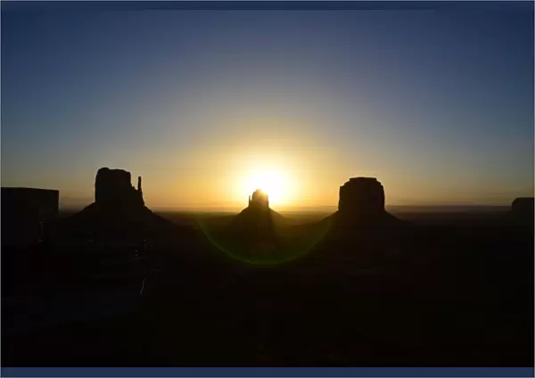 CJ3 3552 Monument Valley sunrise