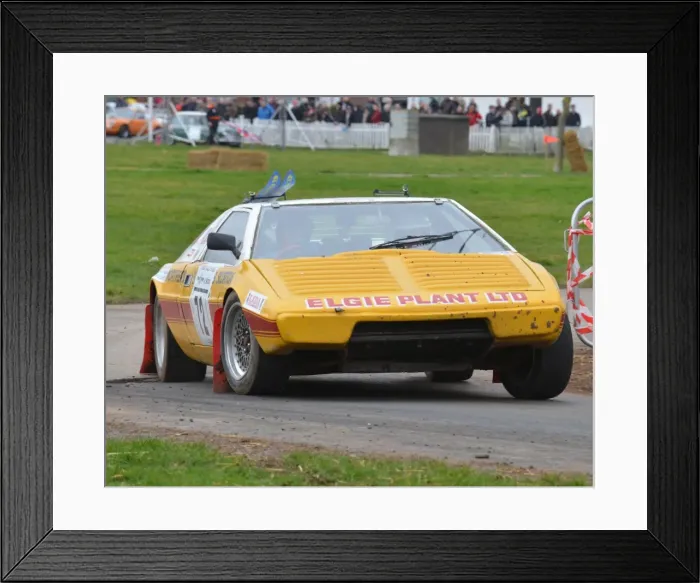 Framed Print : CJ5 4187 Terry Maynard, Lotus Esprit Framed Print : CJ5 4187 Terry Maynard, Lotus Esprit