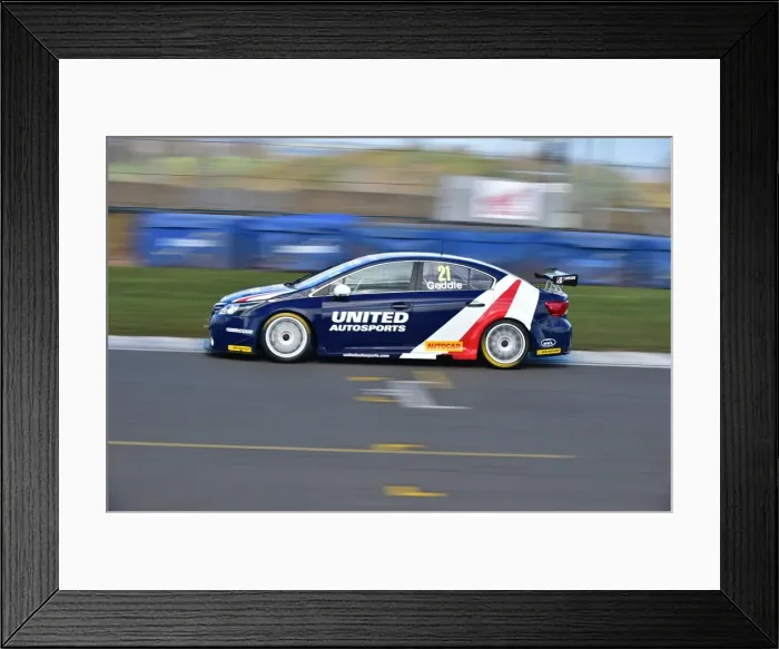 Framed Print : CM1 0468 Glynn Geddie, United Autosports, Toyota Avensis Framed Print : CM1 0468 Glynn Geddie, United Autosports, Toyota Avensis