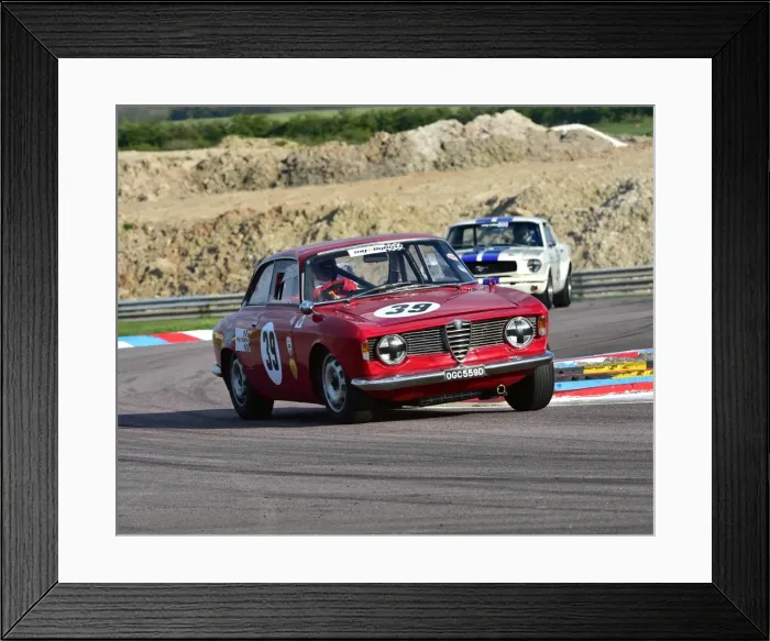 Framed Print : CM1 9535 Paul Hopkinson, Alfa Romeo Giulia Sprint GT, OGC 559 D Framed Print : CM1 9535 Paul Hopkinson, Alfa Romeo Giulia Sprint GT, OGC 559 D