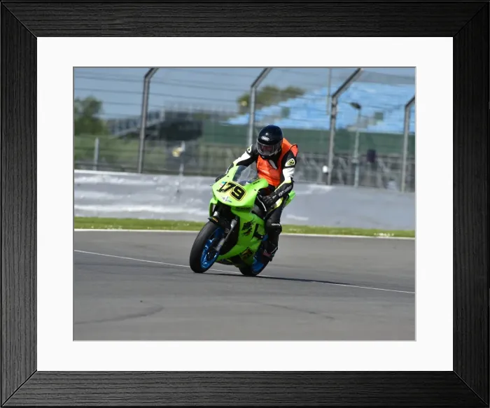 Framed Print : CM2 2656 Brendan Gent, Suzuki Framed Print : CM2 2656 Brendan Gent, Suzuki