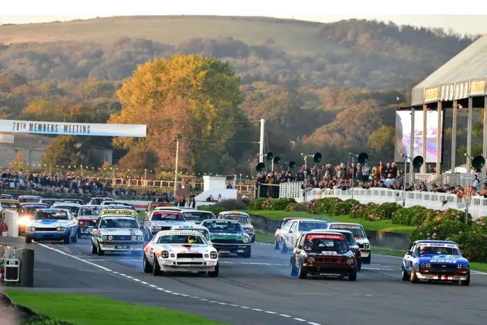 Rights Managed : CJ10 1576 Smoking tyres as the final starts Rights Managed : CJ10 1576 Smoking tyres as the final starts
