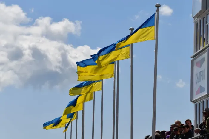 Rights Managed : CJ10 5556 Ukrainian flags above the pits
