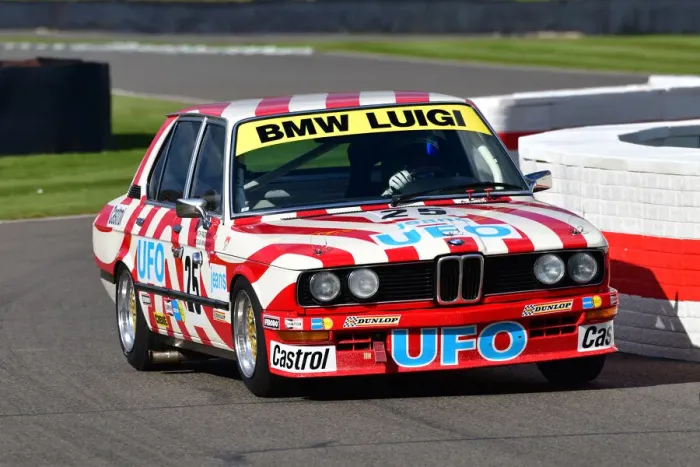 Rights Managed : CJ10 6090 Nick Padmore, Chris Ward, BMW 530i Rights Managed : CJ10 6090 Nick Padmore, Chris Ward, BMW 530i