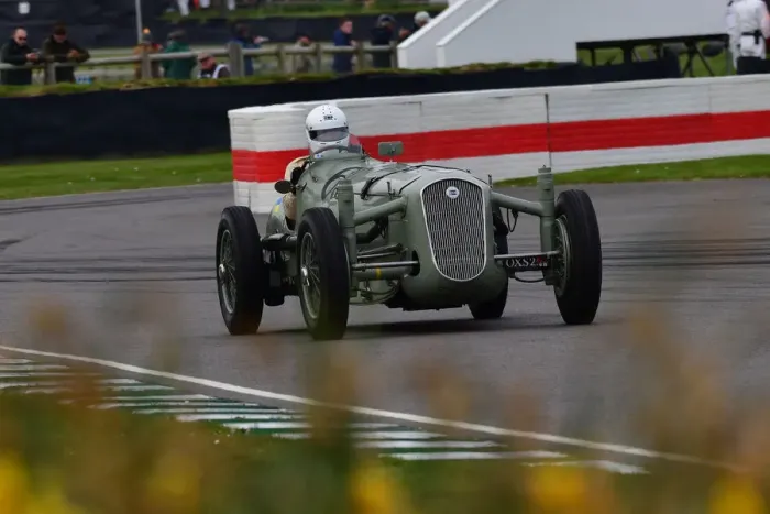 Rights Managed : CJ10 7162 Michael Peet, Lancia Dilambda Rights Managed : CJ10 7162 Michael Peet, Lancia Dilambda