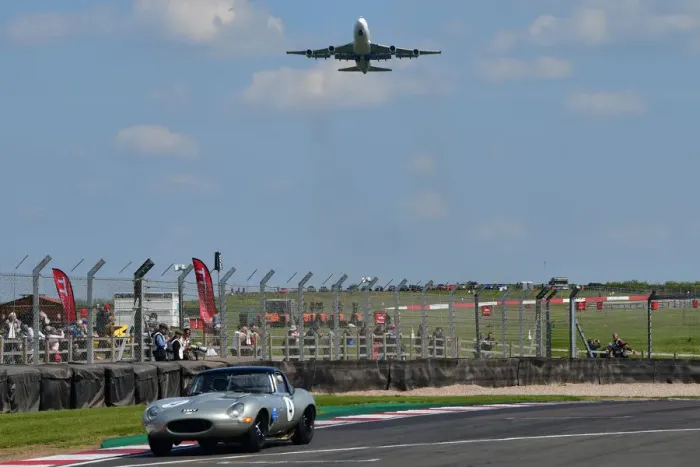 Framed Print : CJ10 8886 Simon Hadfield, Joachim Folch, Jaguar E-Type Framed Print : CJ10 8886 Simon Hadfield, Joachim Folch, Jaguar E-Type