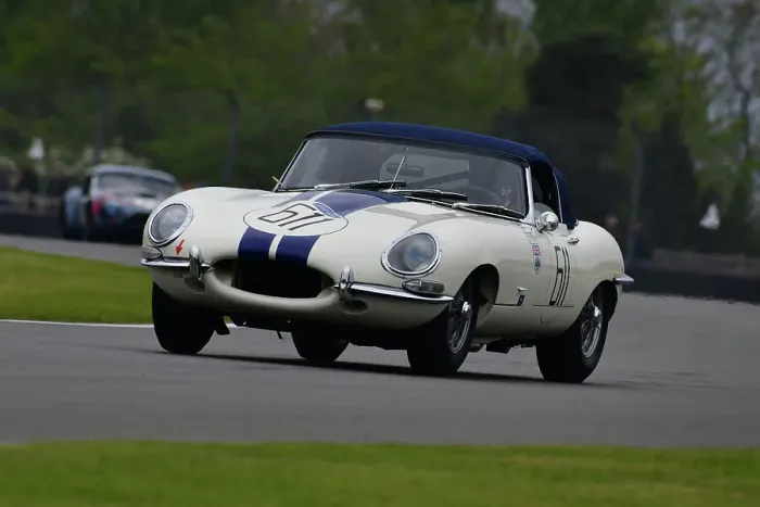 Framed Print : CJ10 9342 Gregor Fisken, Patrick Blakeney-Edwards, Christoff Cowens, Jaguar E-Type