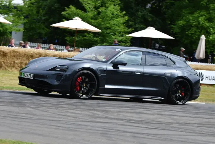 Rights Managed : CJ11 4160 Porsche Taycan GTS Sport Turismo