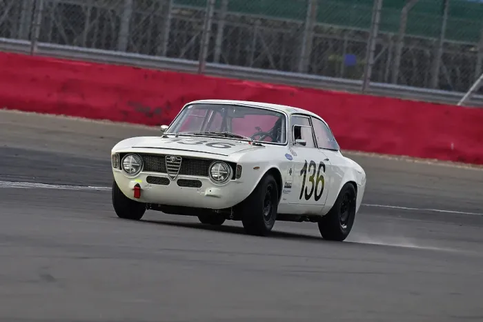 Framed Print : CJ12 0705 Allan Thom, Alfa Romeo Giulia Sprint GTA Framed Print : CJ12 0705 Allan Thom, Alfa Romeo Giulia Sprint GTA