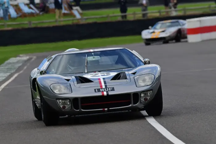 Rights Managed : CJ12 1322 James Cottingham, Ford GT40