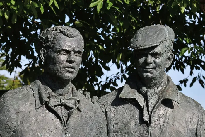 Rights Managed : CJ12 2121 Mike Hawthorn and Lofty England Rights Managed : CJ12 2121 Mike Hawthorn and Lofty England