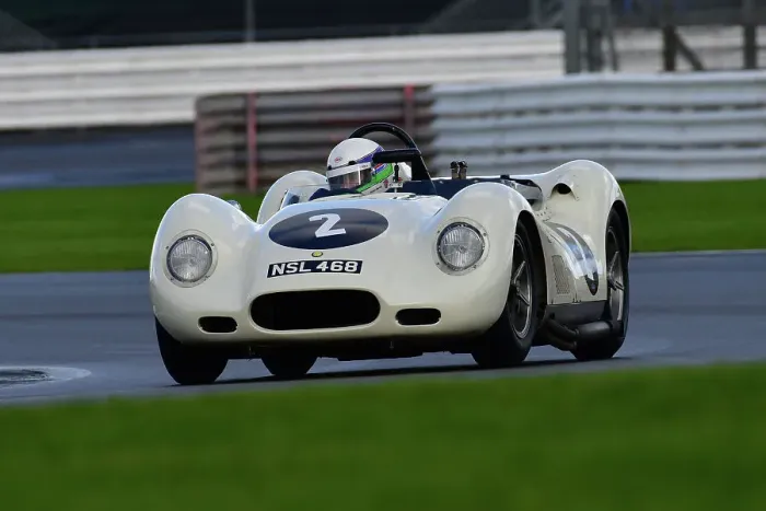 Framed Print : CJ12 4090 Stuart Morley, Richard Hudson, Lister Knobbly Framed Print : CJ12 4090 Stuart Morley, Richard Hudson, Lister Knobbly